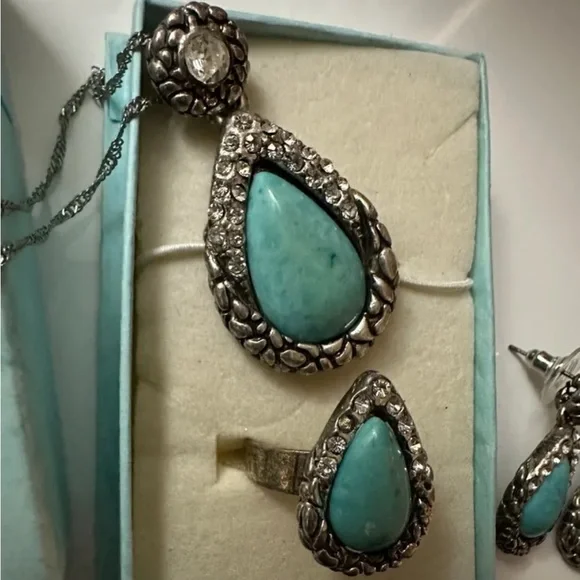 Jewelry - Picture 5 of 7